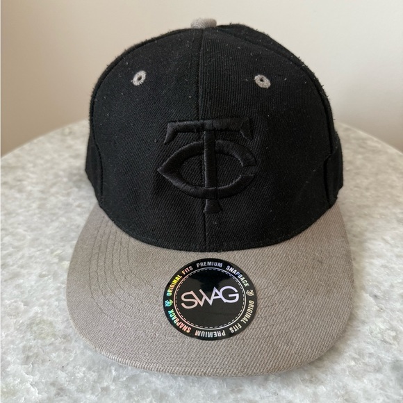 Black and Gray Minnesota Twins Baseball Cap - Picture 1 of 4